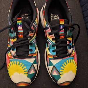 Brooks rainbow colored trace 2 sneakers GUC size 8
